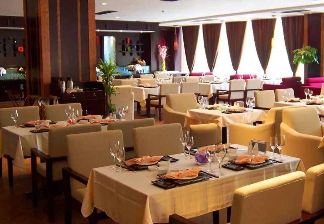 退税减税政策实施舒缓餐饮商家压力；数字赋能